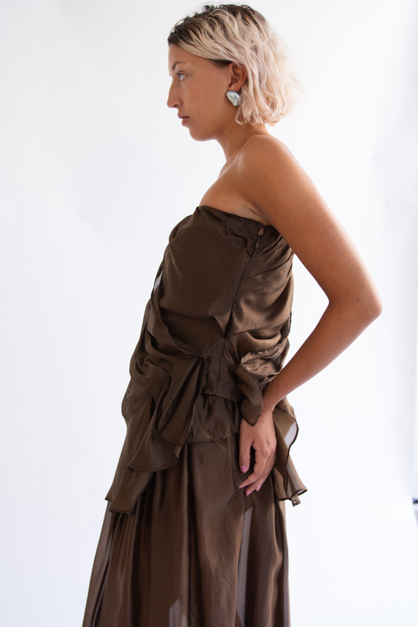 THE GARMENT, Gilian Bustier, Espresso