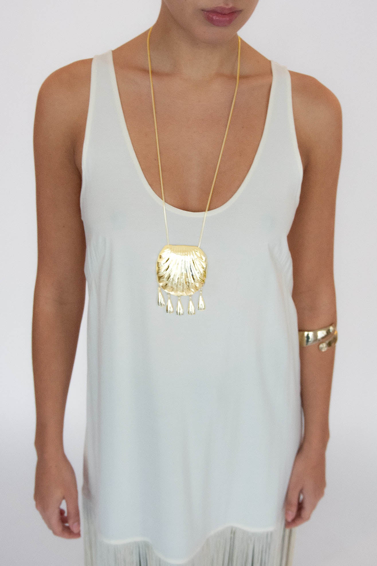 JUJU VERA, Petra Shell Pendant, Gold