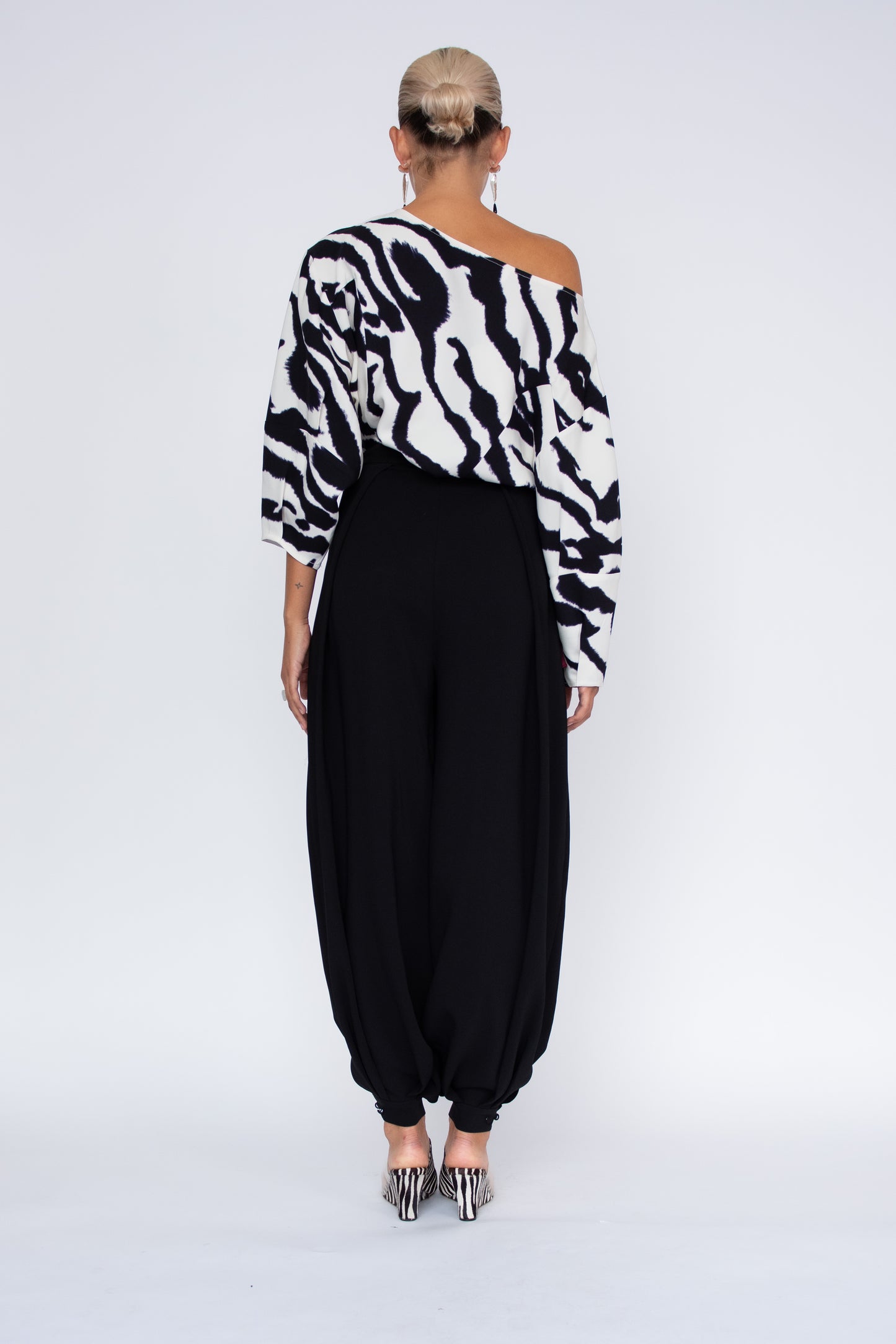 MR. LARKIN, Athena Balloon Pants, Black
