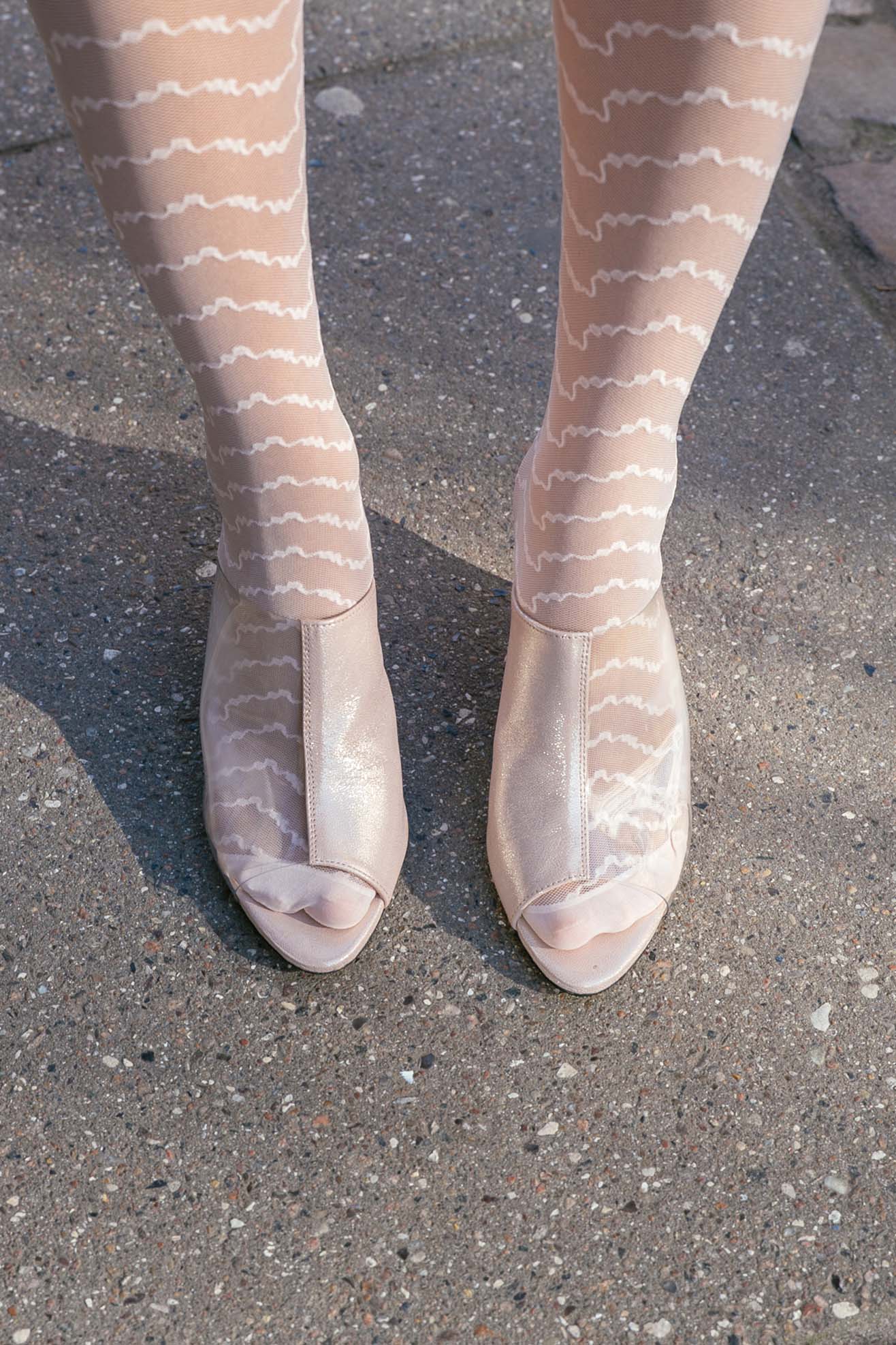 MR. LARKIN, Elliott Wedge, Glitter