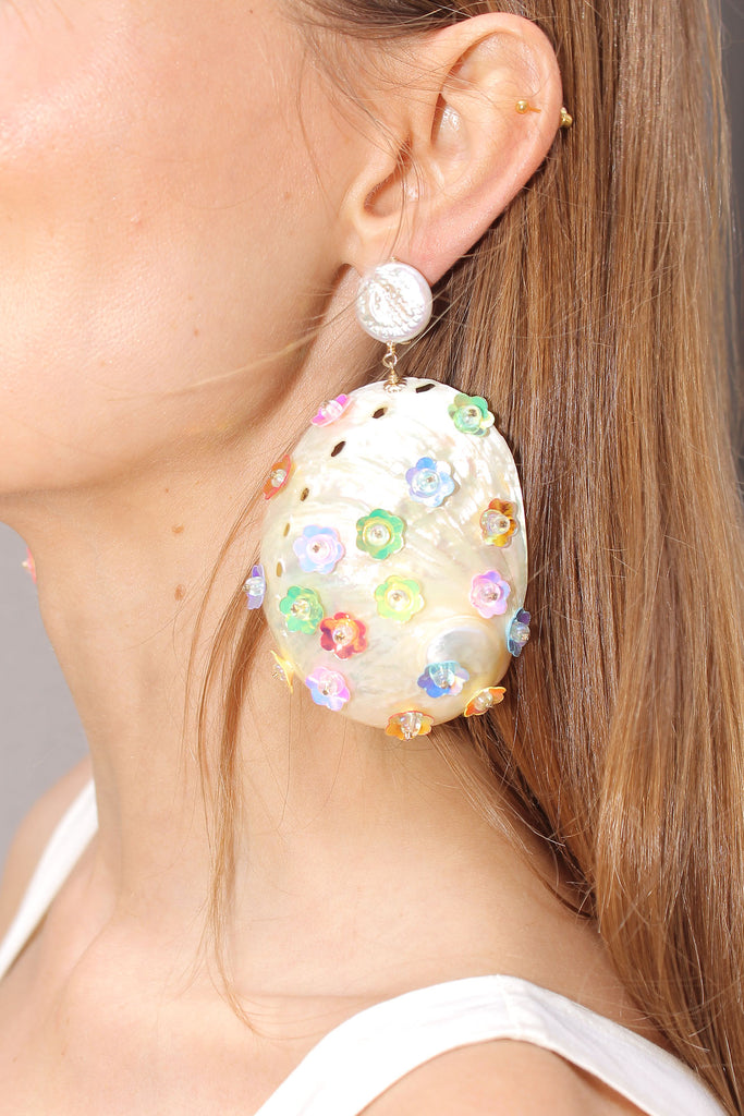 ISSHI, Grand Dahlia Earrings, Shell