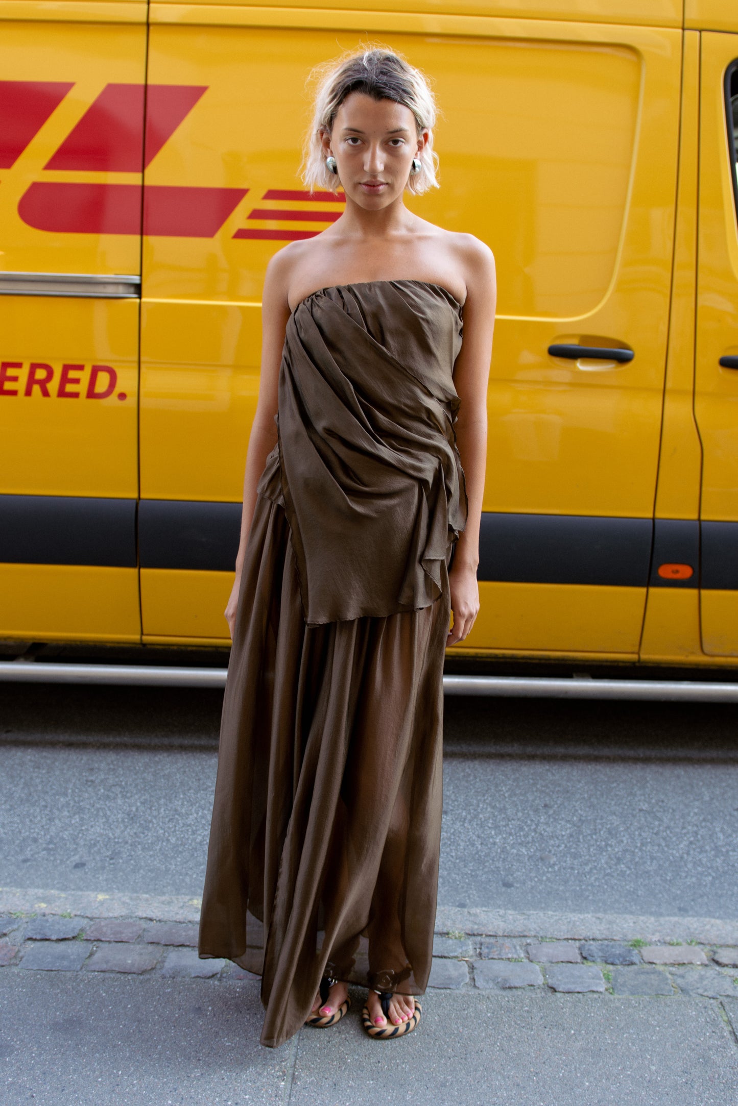 THE GARMENT, Gilian Bustier, Espresso