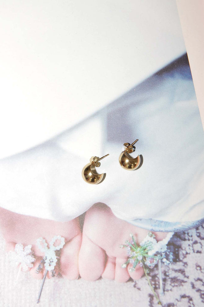 COMPLETEDWORKS, Curve Earrings, Gold