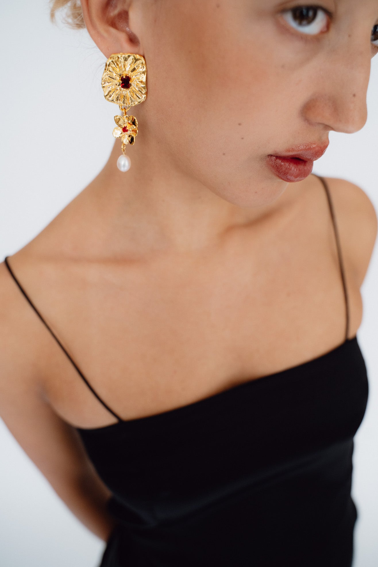 MONDO MONDO, Venus Drop Earrings
