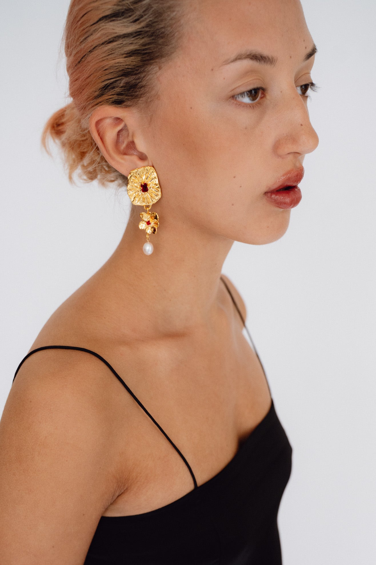 MONDO MONDO, Venus Drop Earrings