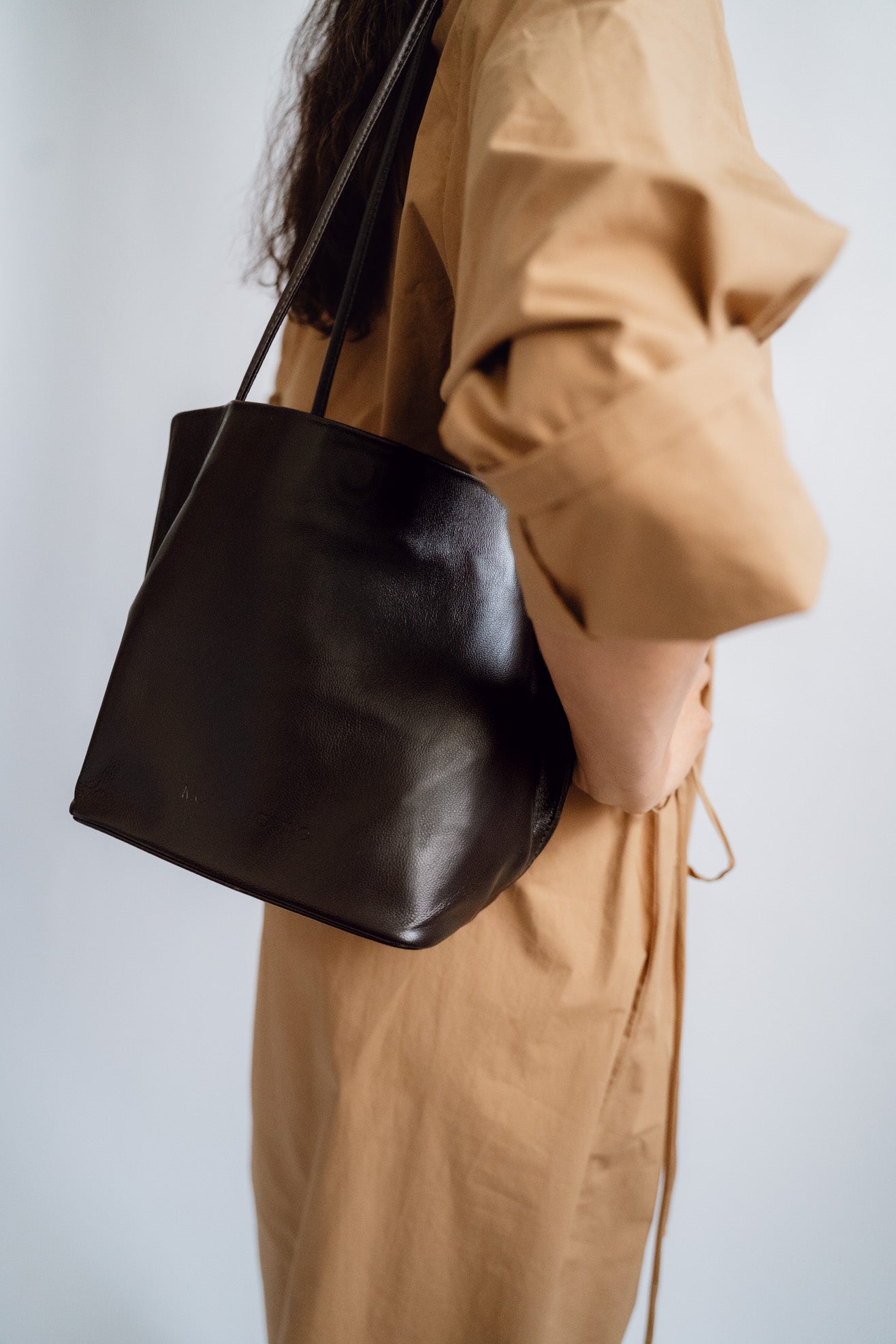 MODERN WEAVING, Relaxed Basket, Dark Brown