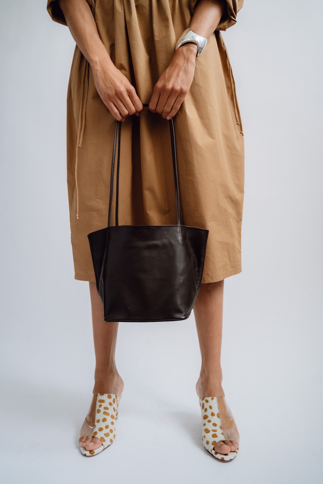 MODERN WEAVING, Relaxed Basket, Dark Brown