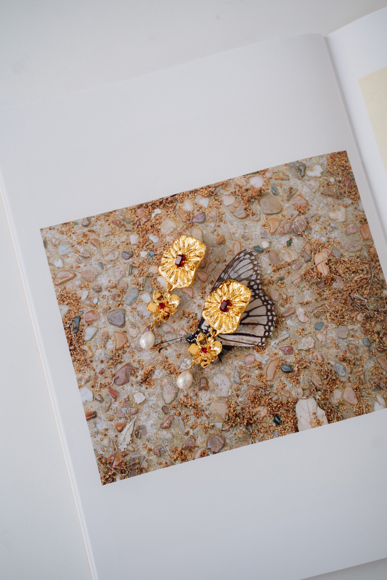 MONDO MONDO, Venus Drop Earrings