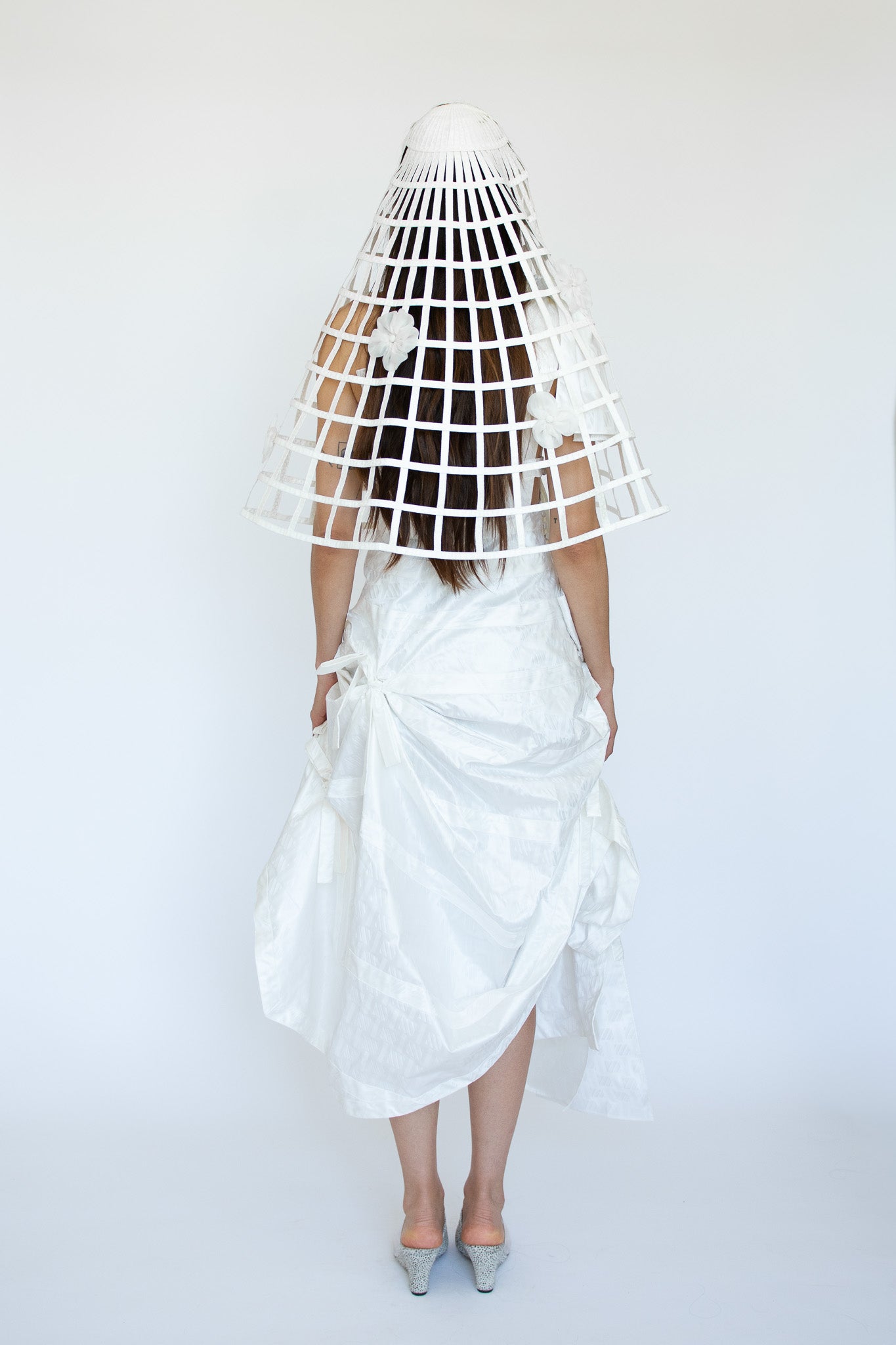 SUPER YAYA, Veil Solemar, Off White
