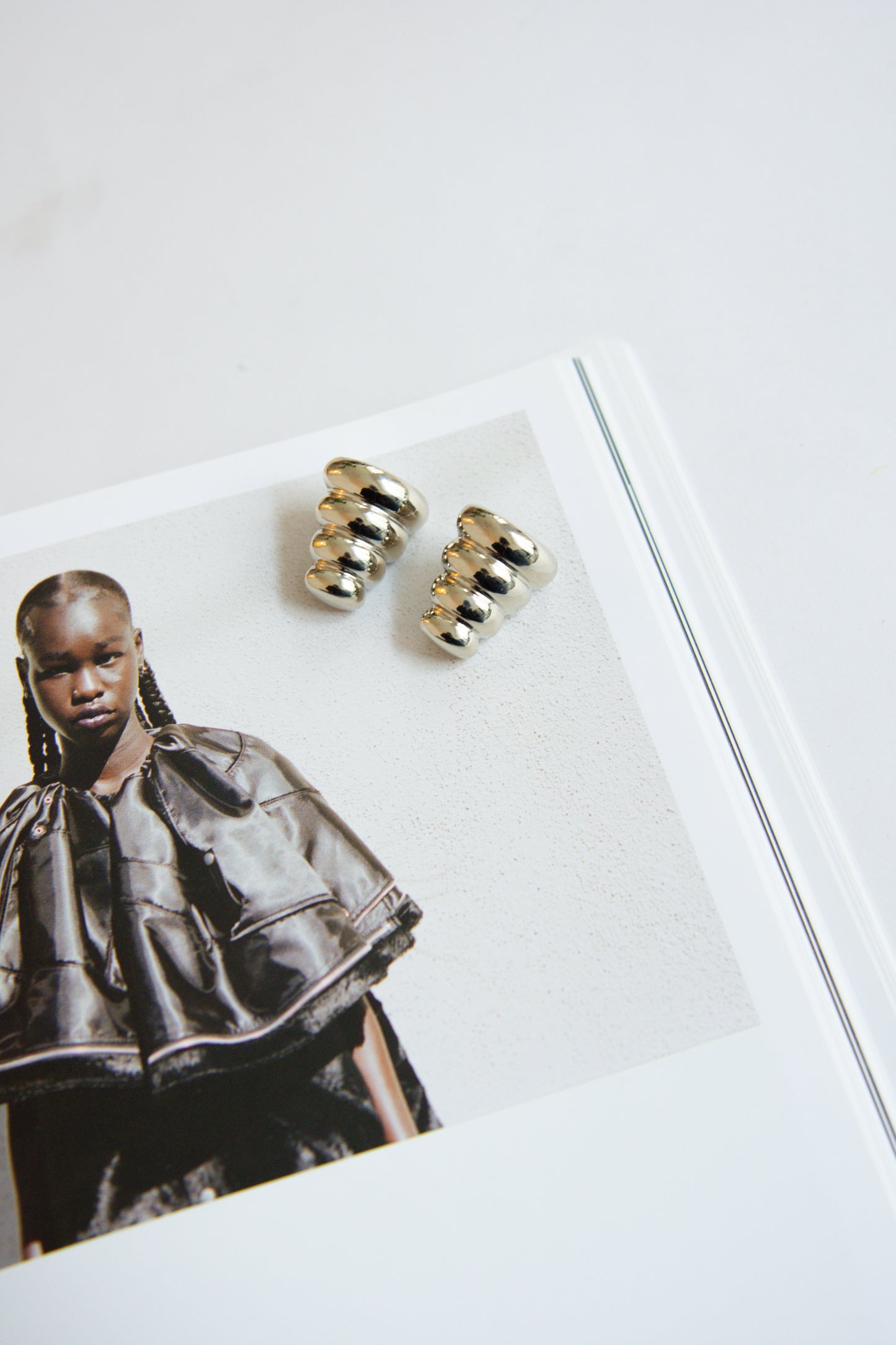 MONDO MONDO, Pupa Earrings, White Bronze