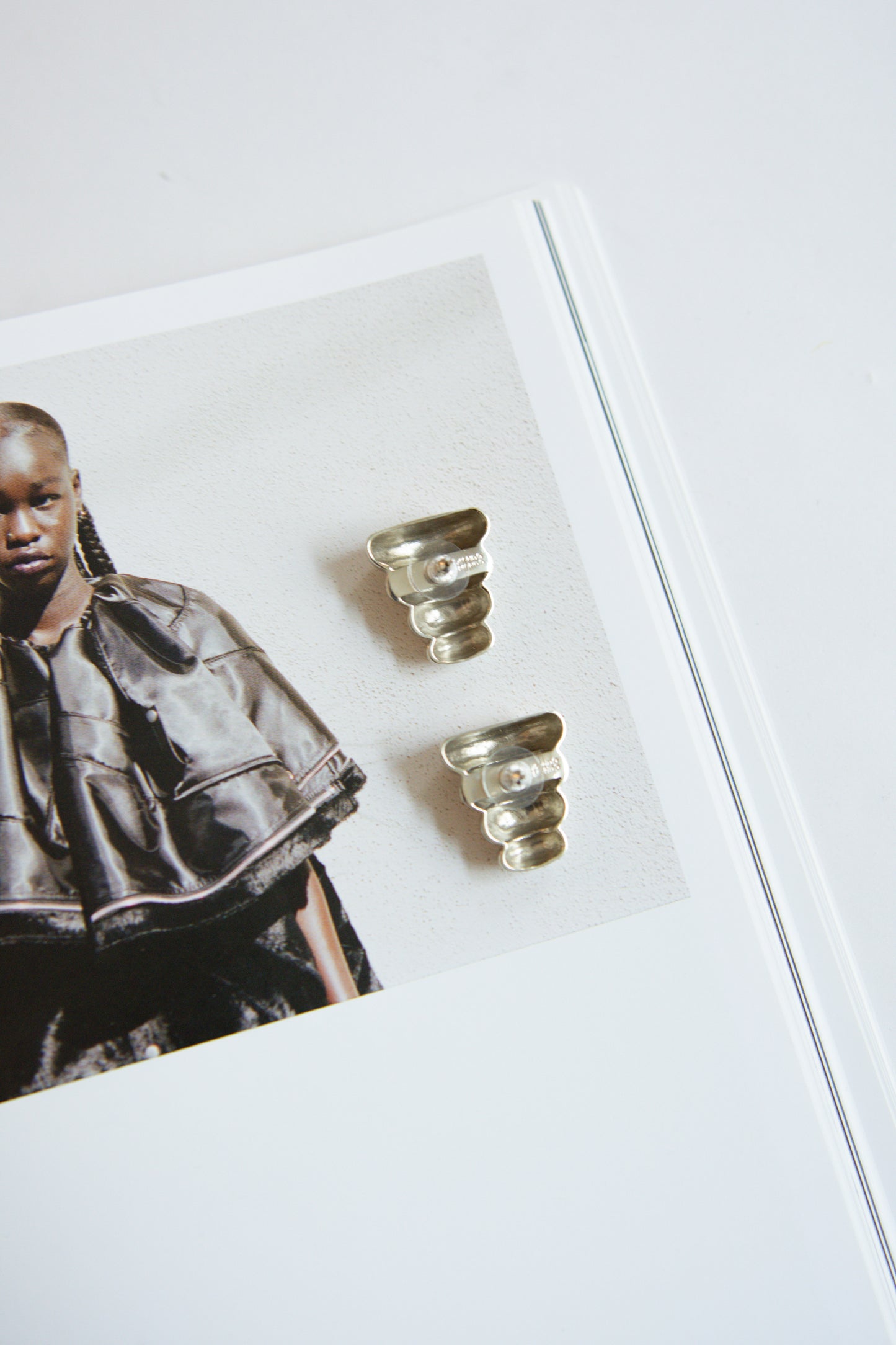 MONDO MONDO, Pupa Earrings, White Bronze