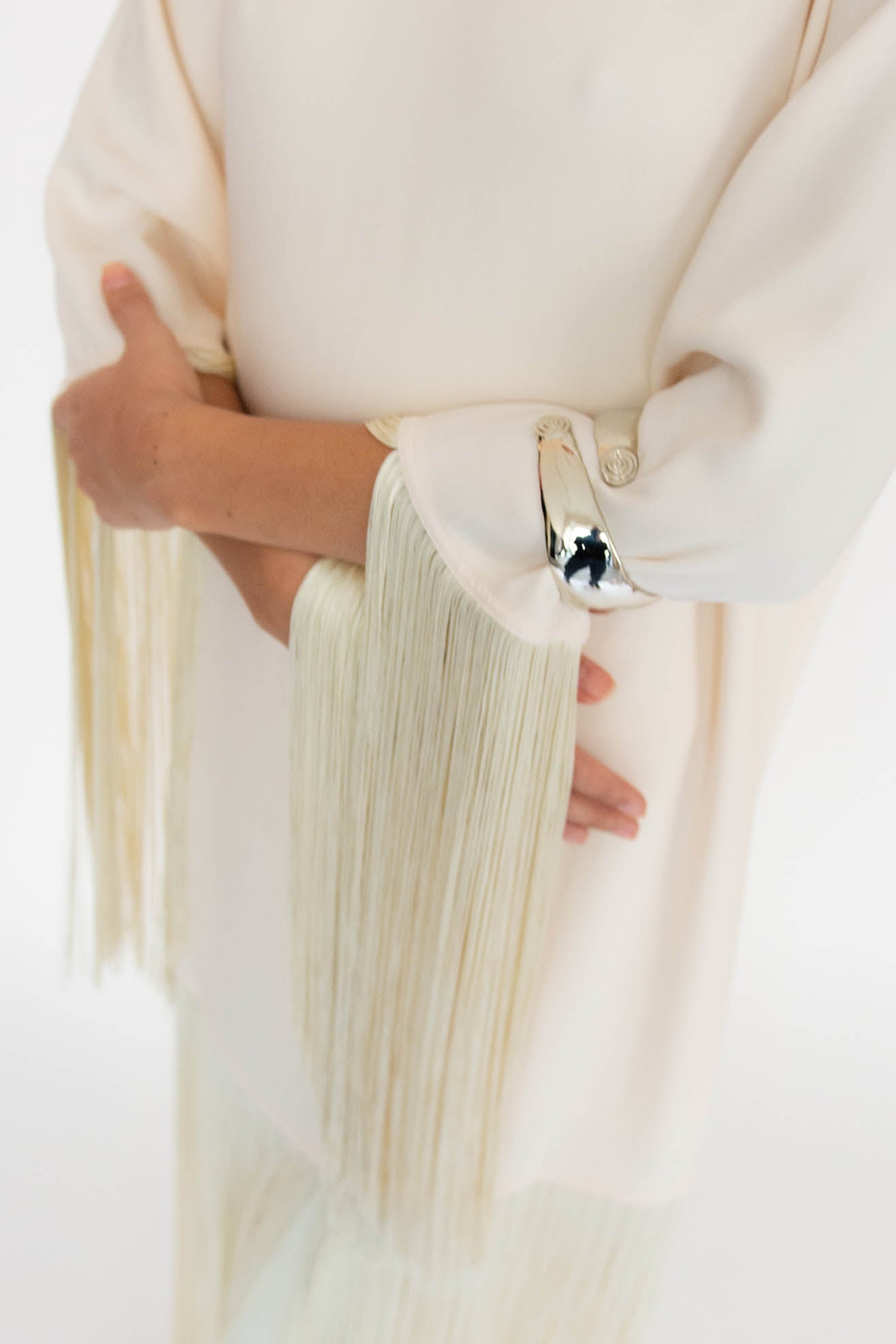 JUJU VERA, Olympia Arm Band, White Brass