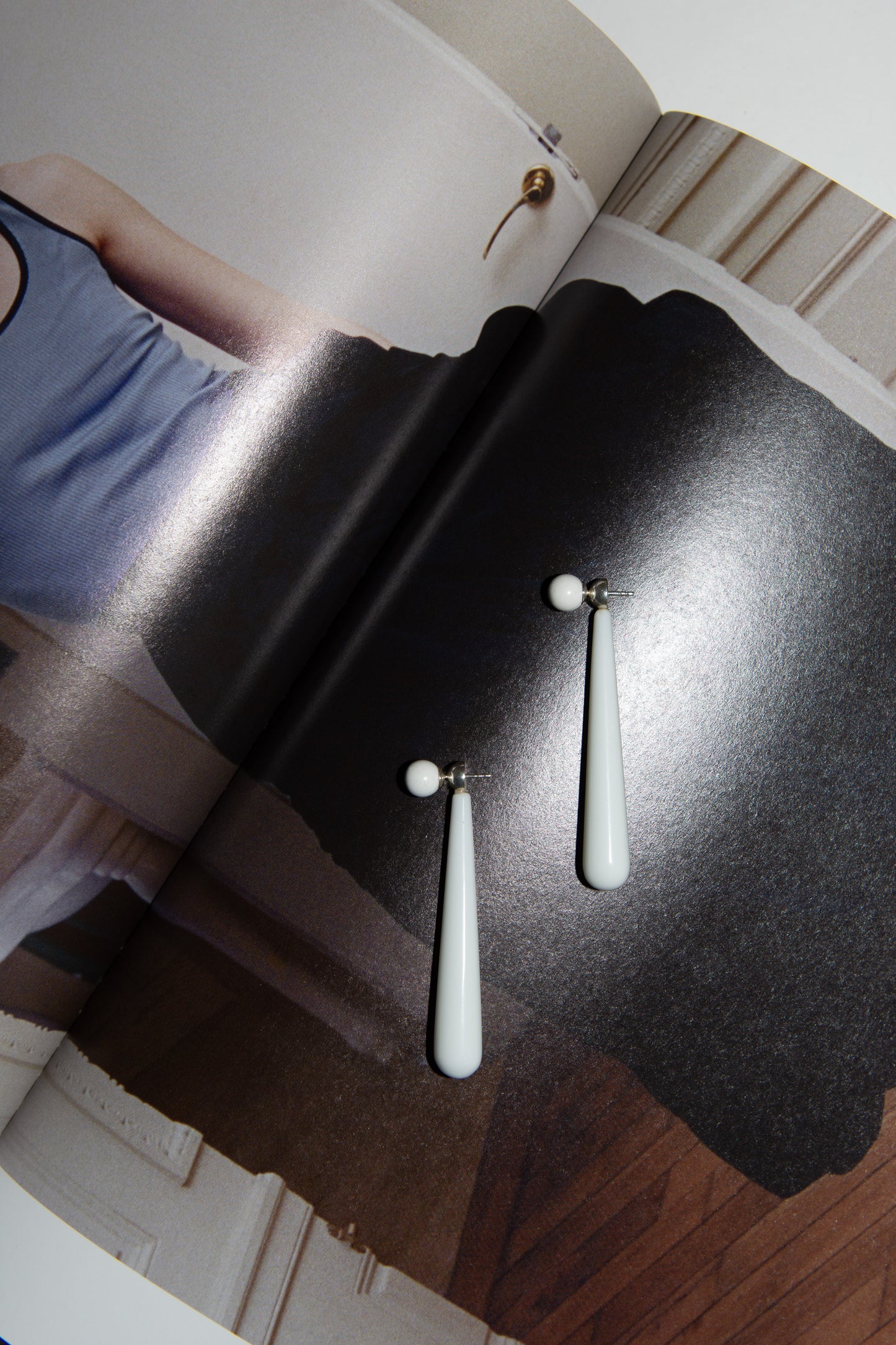 MOSQUITO, Orilla Earrings, White