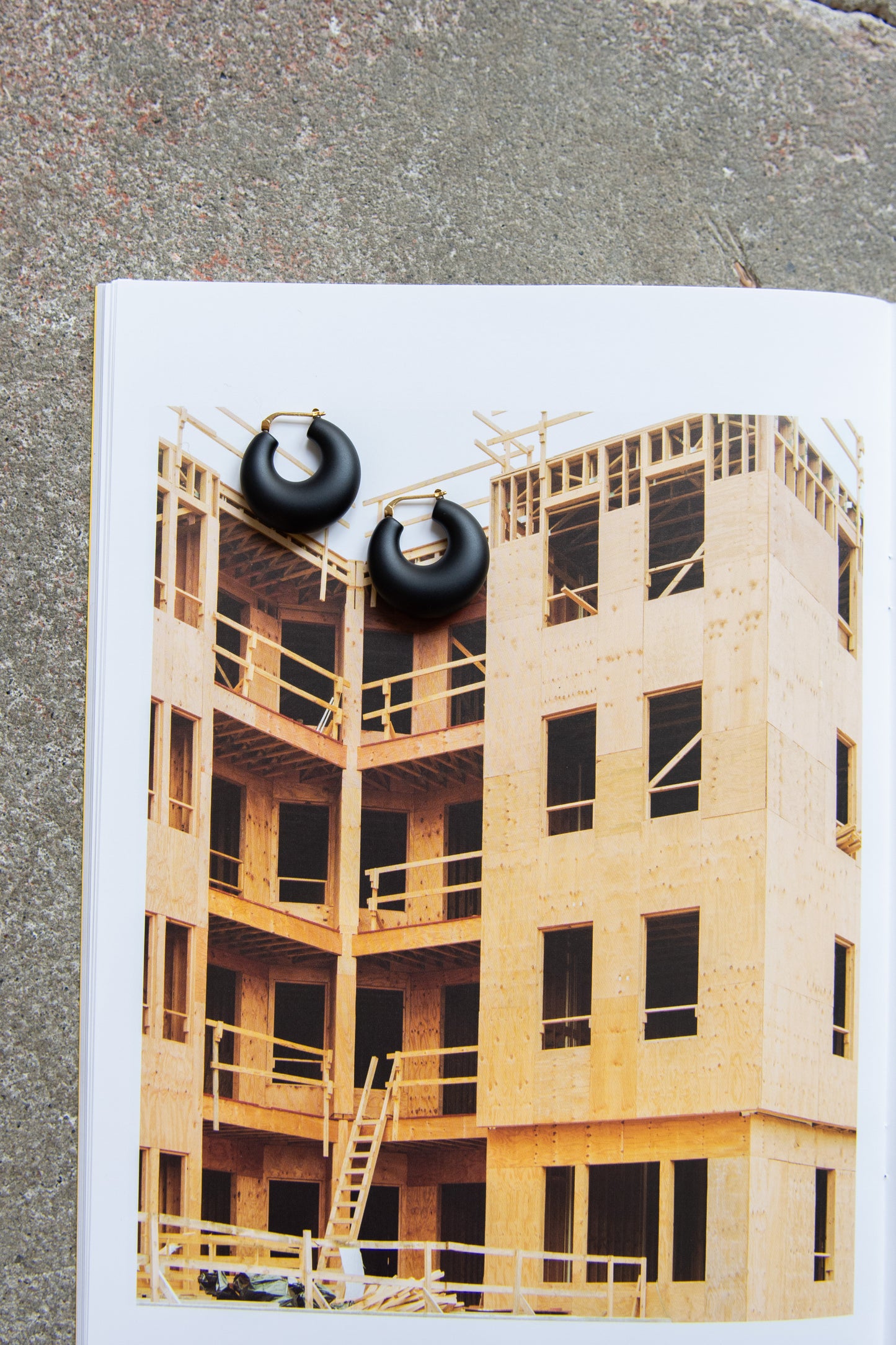 RACHEL COMEY, Grass Earrings, Black Matte