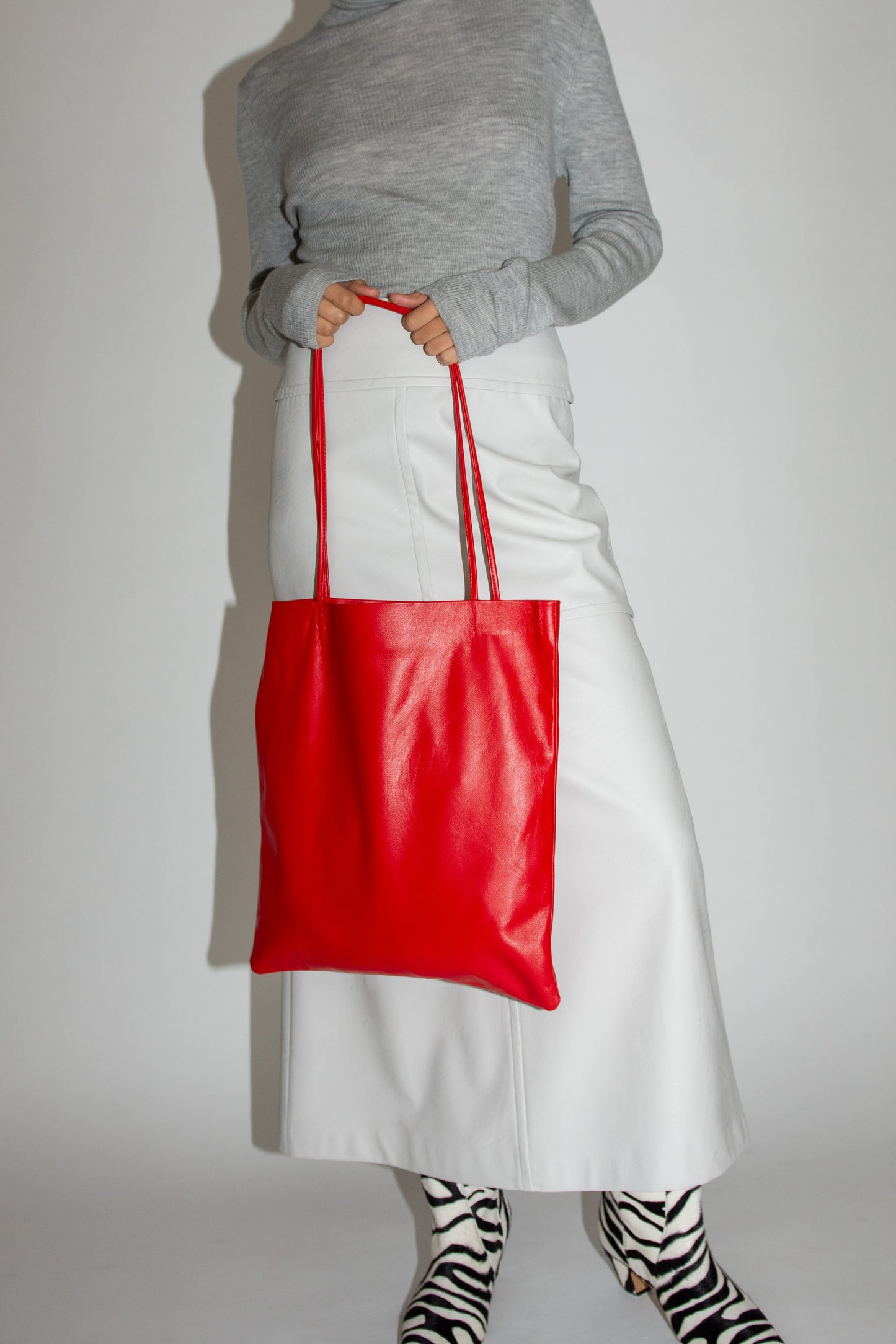 MODERN WEAVING, Slim Lamb Sak, Crimson