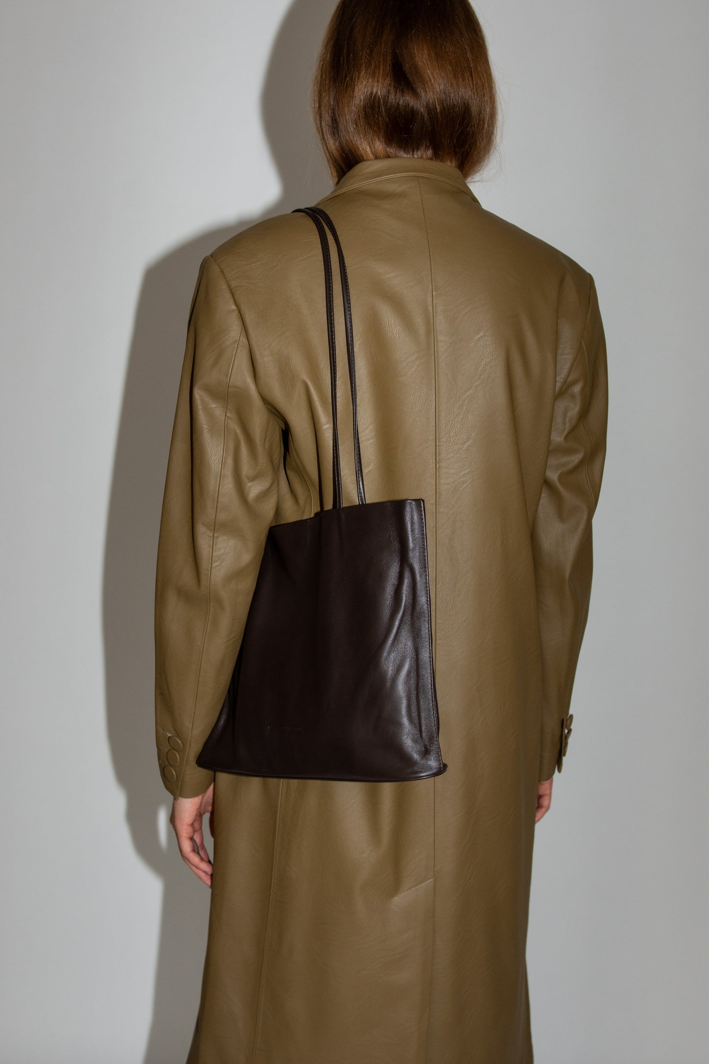 MODERN WEAVING, Narrow Oval Relaxed Tote, Braun