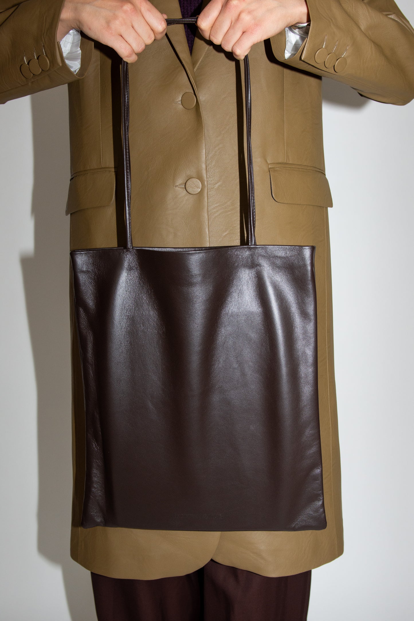 MODERN WEAVING, Slim Lamb Sak, Braun