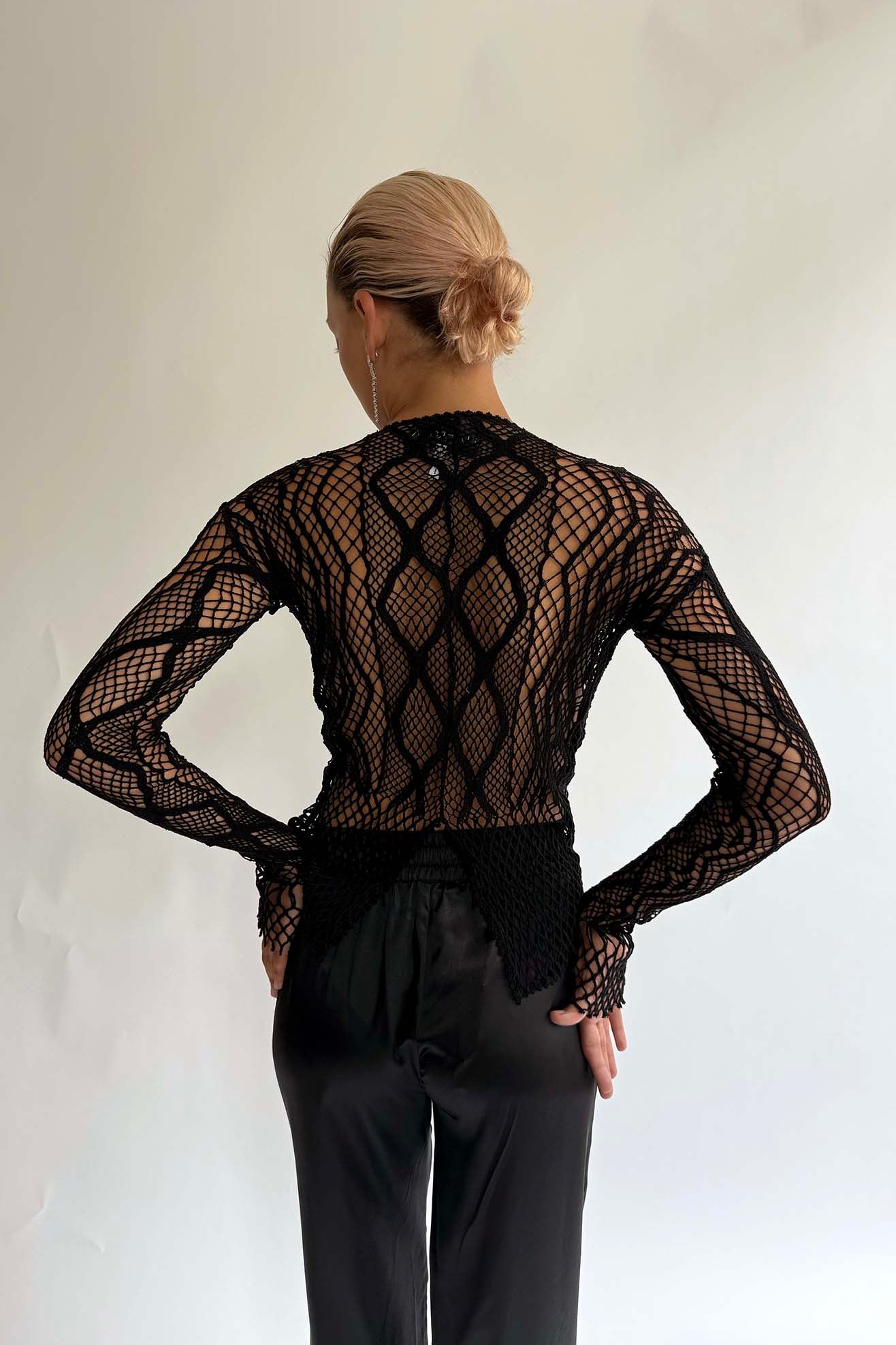 EUCHRONIA, Longsleeved Lace Tee, Black