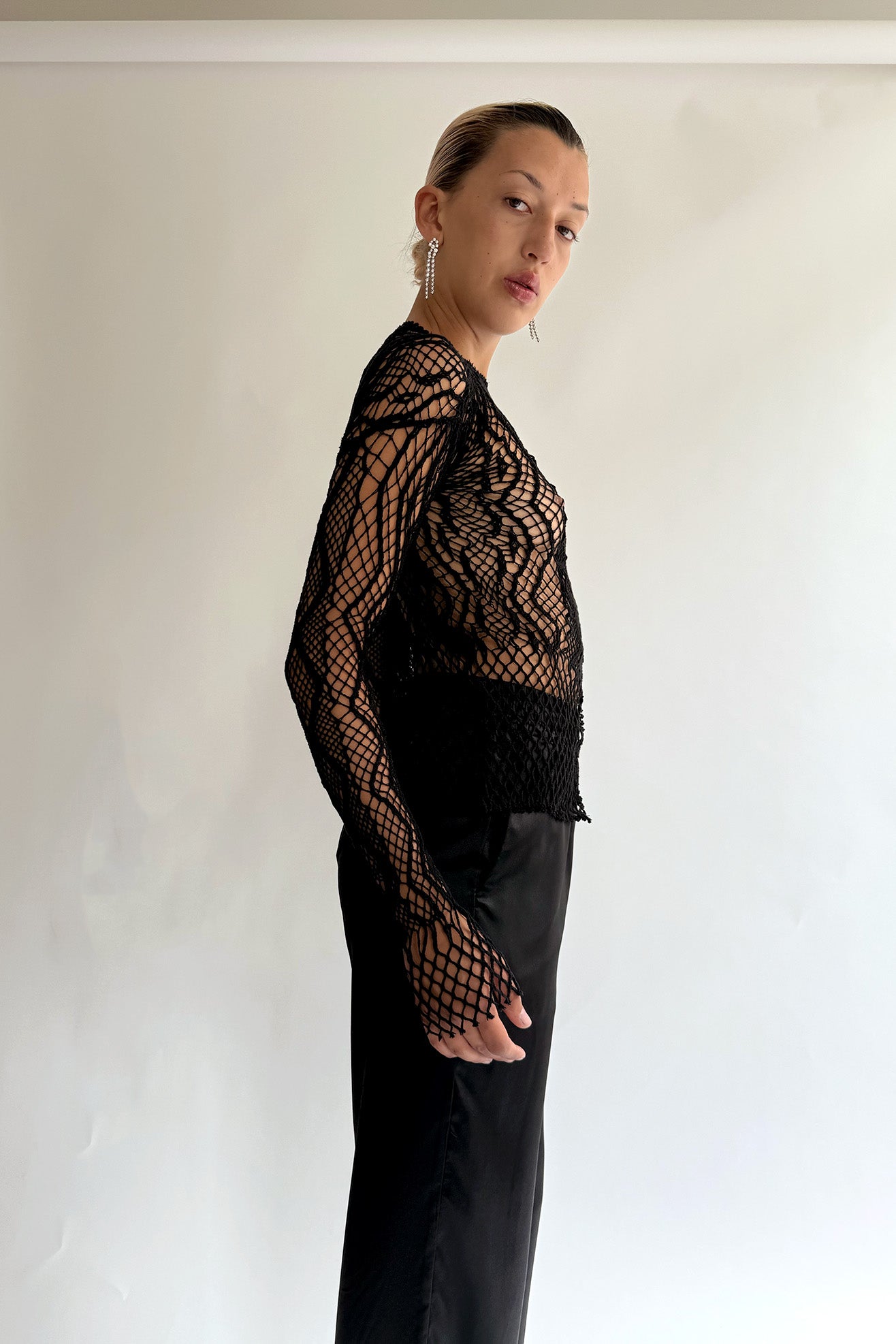 EUCHRONIA, Longsleeved Lace Tee, Black