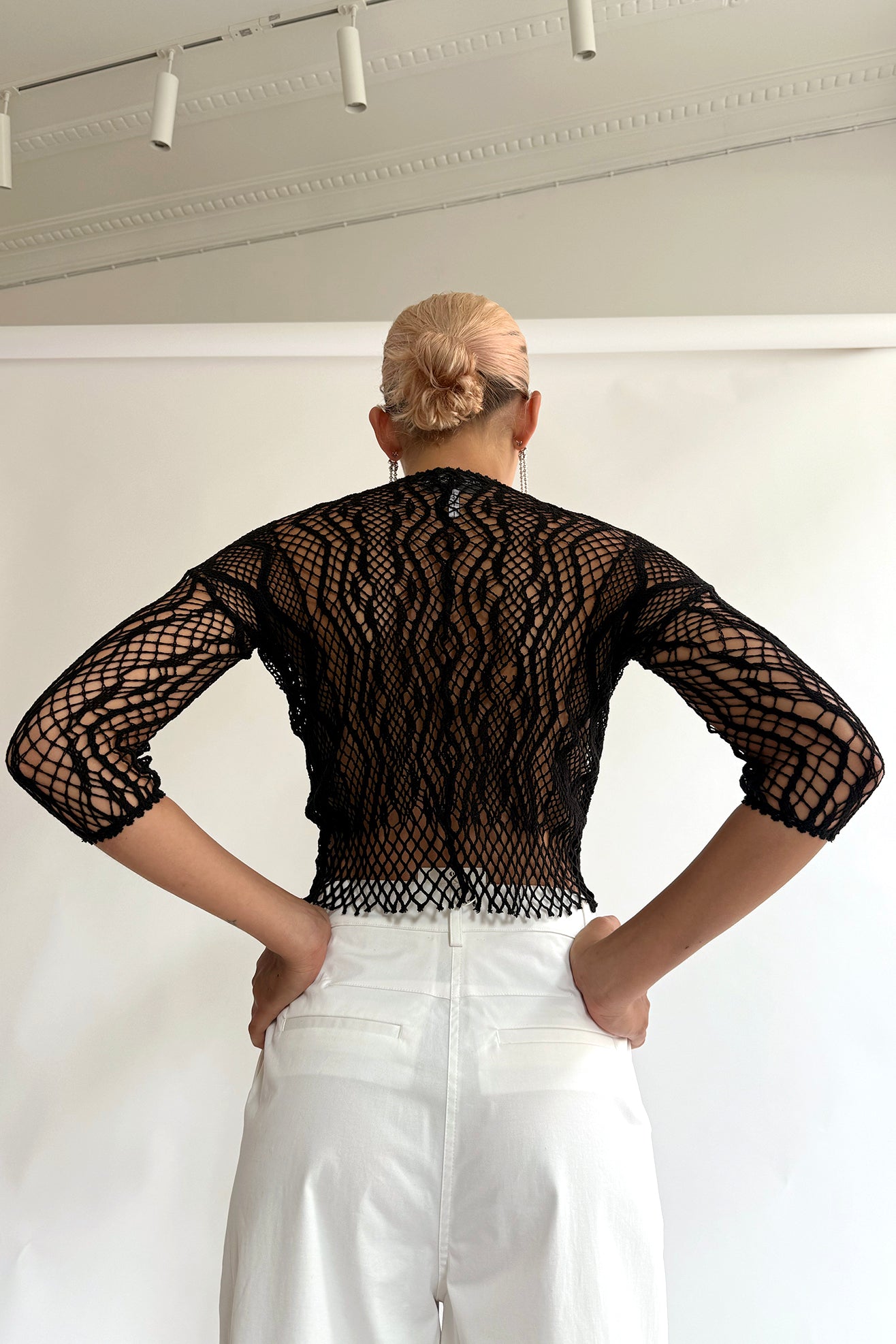 EUCHRONIA, Shortsleeved Lace Tee, Black
