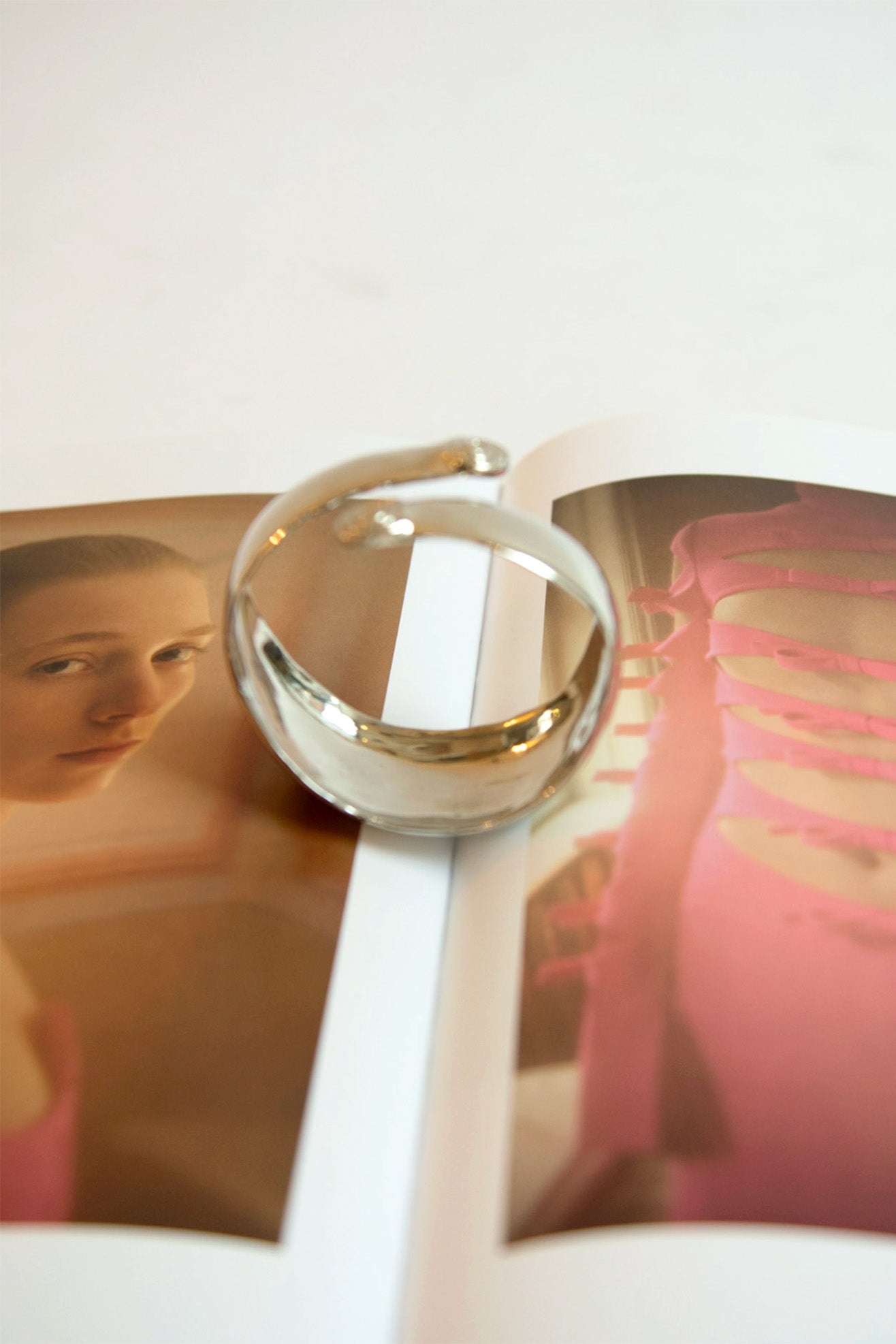 JUJU VERA, Olympia Arm Band, White Brass