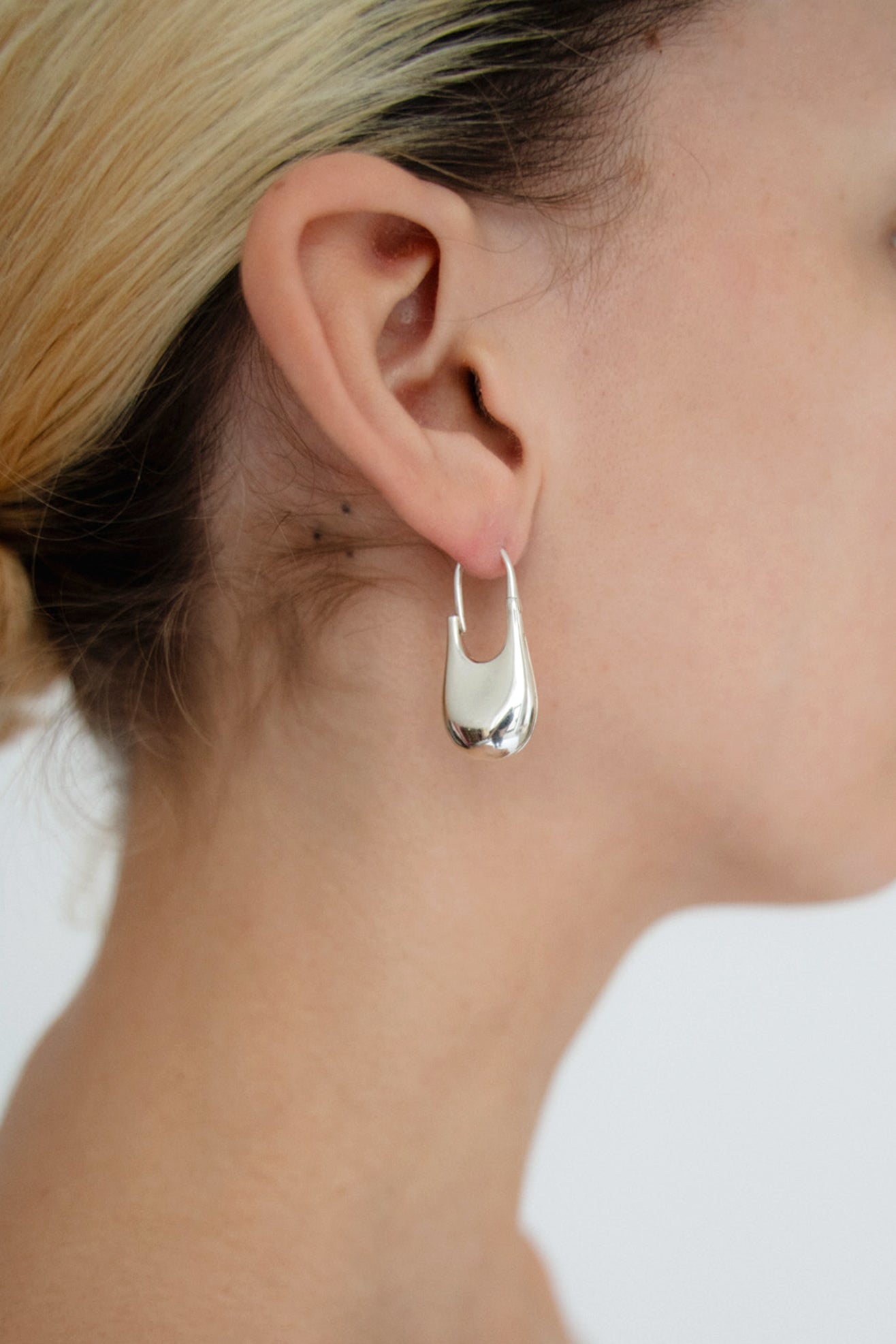 KINRADEN, Doric Earring Small, Silver