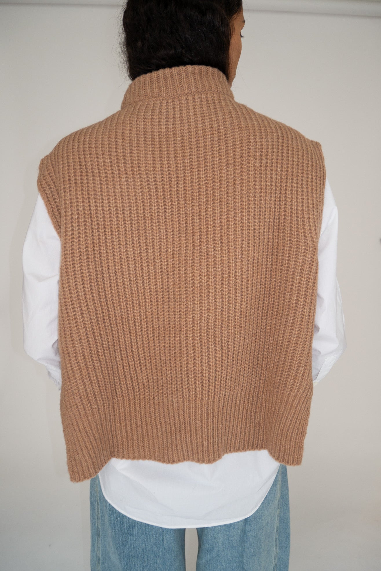 MR. LARKIN, Frida Vest, Camel- PHOTOSHOOT SAMPLE