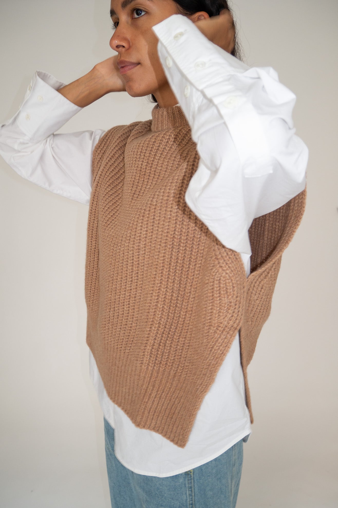 MR. LARKIN, Frida Vest, Camel- PHOTOSHOOT SAMPLE