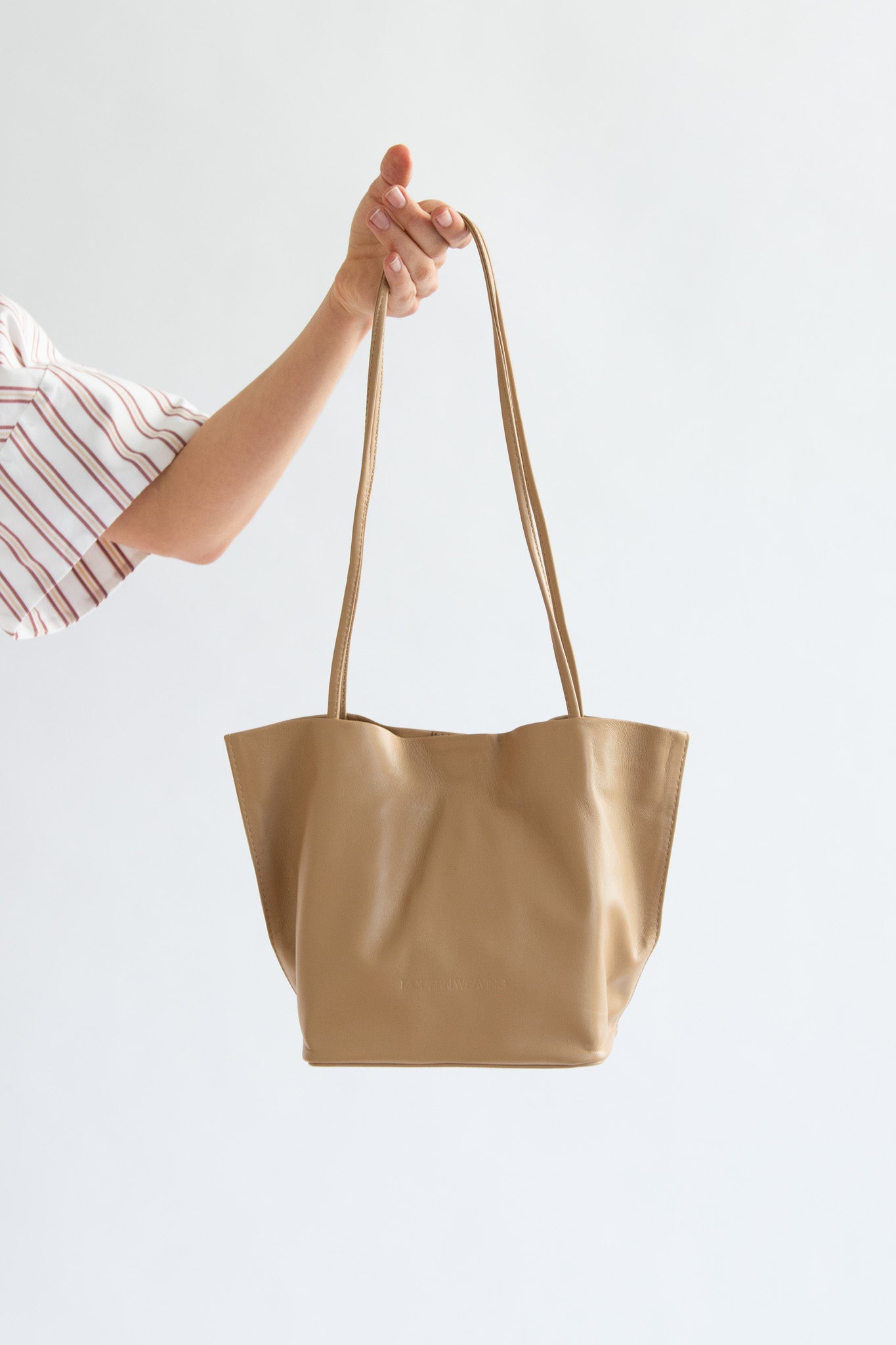MODERN WEAVING, Relaxed Basket, Camel