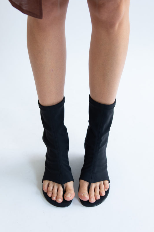 Nomia, Manu Thong Boot, Black