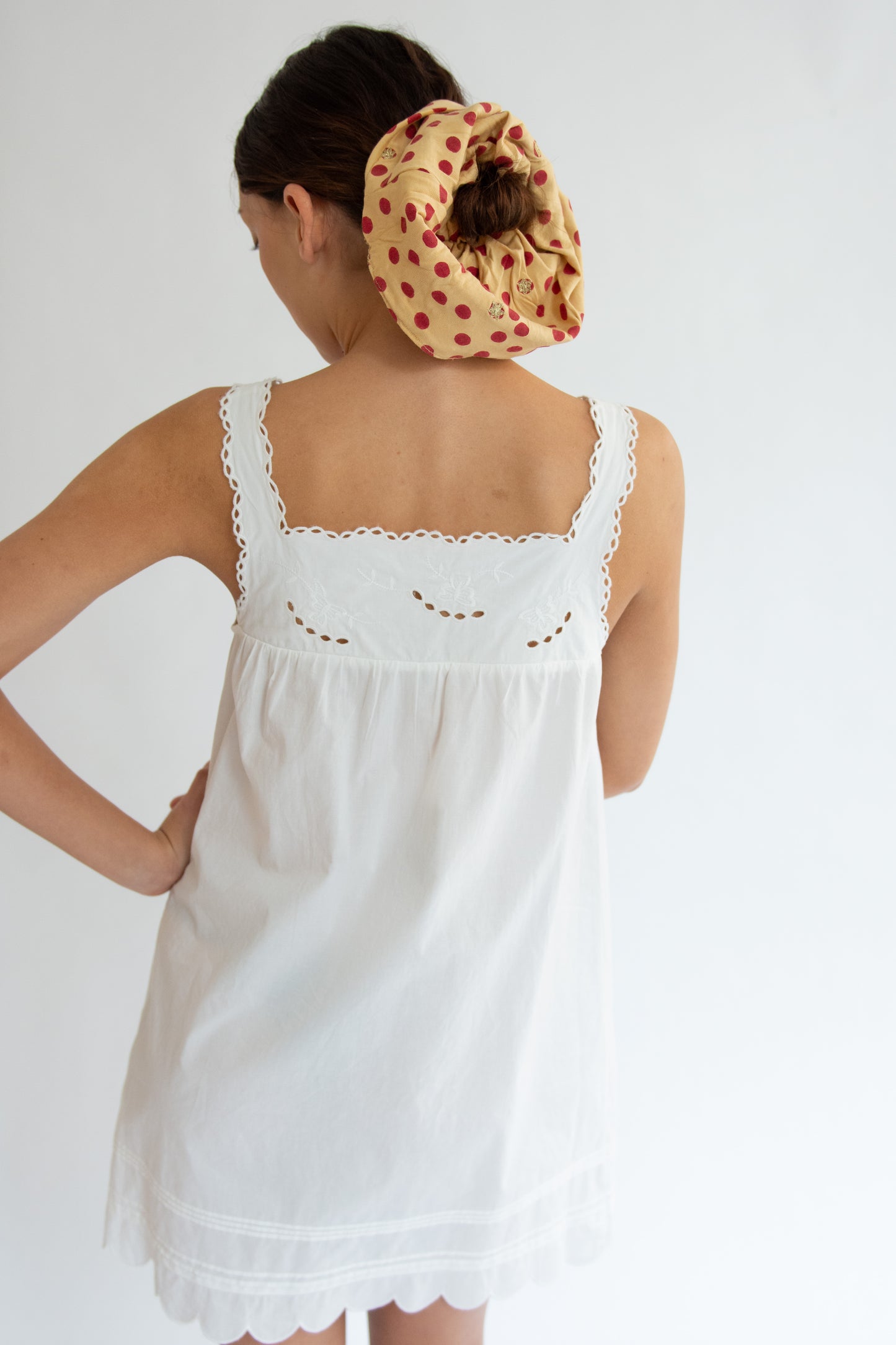 TIGRA TIGRA, Blockprint Dot XL Scrunchie, Beige/Red