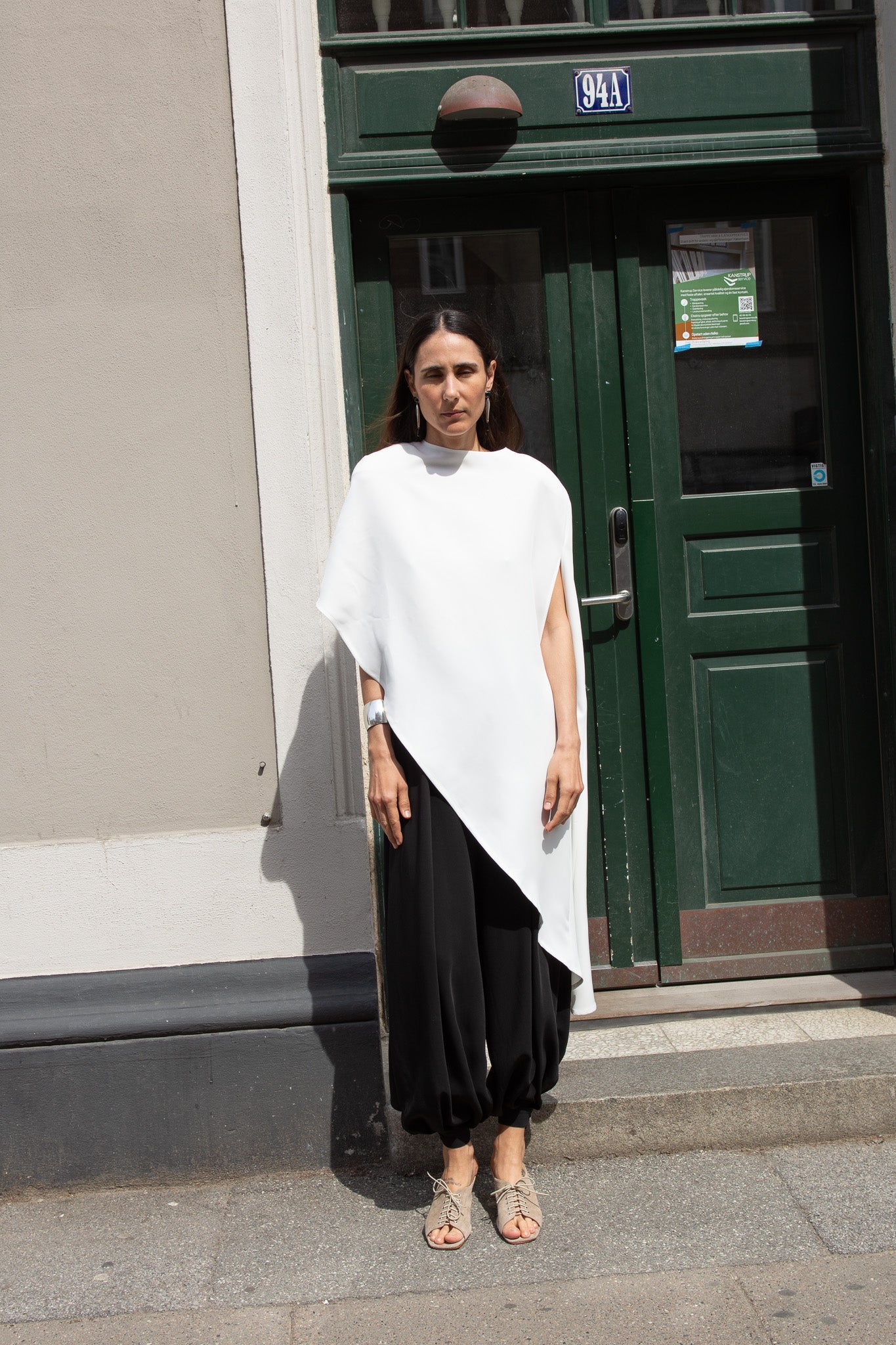 MR. LARKIN, Treasure Cape, White