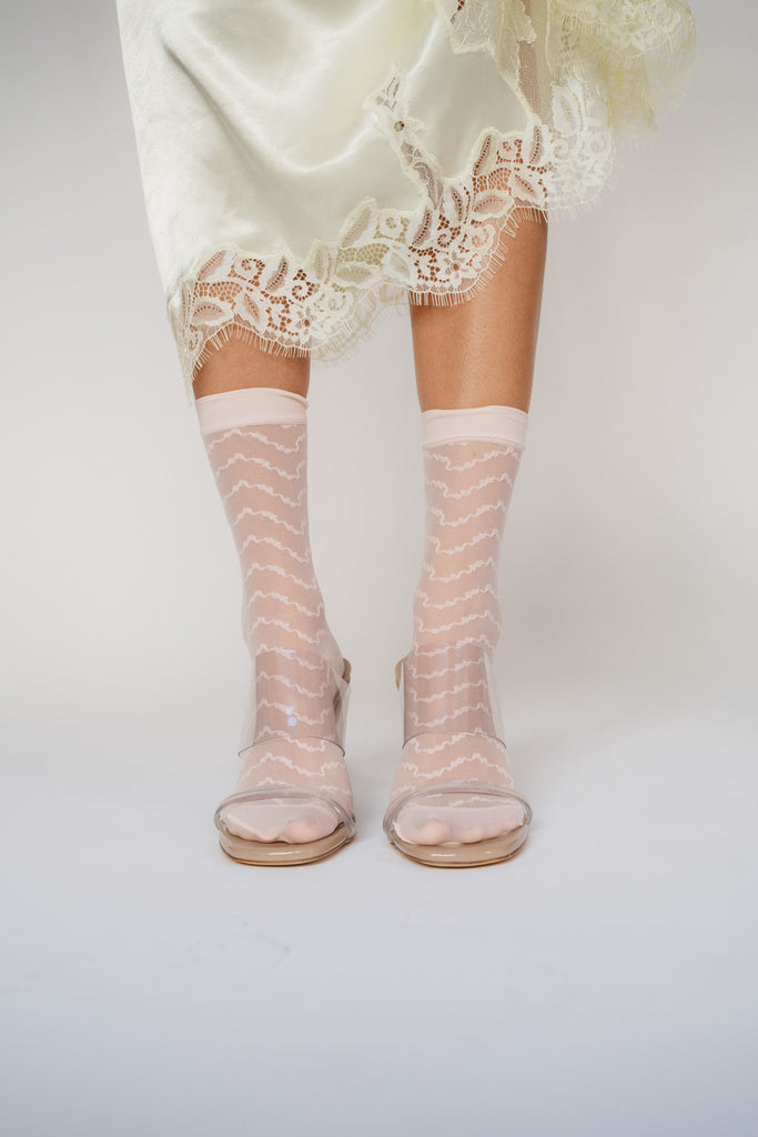 SWEDISH STOCKINGS, Mila Ruffle Socks, Cloud Pink